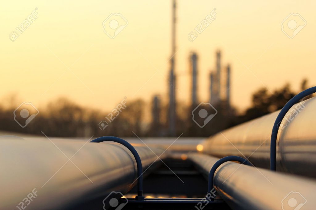 28074189-pipe-line-transportation-in-crude-oil-refinery-Stock-Photo-pipeline (1)